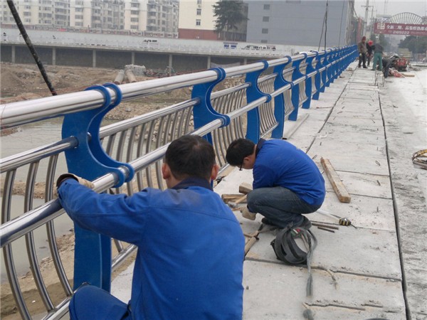 怀化不锈钢桥梁护栏除锈维护的重要性及其方法