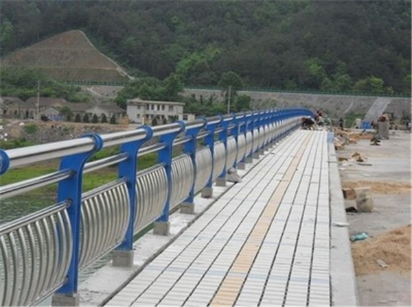 怀化不锈钢桥梁护栏是一种什么材质的护栏