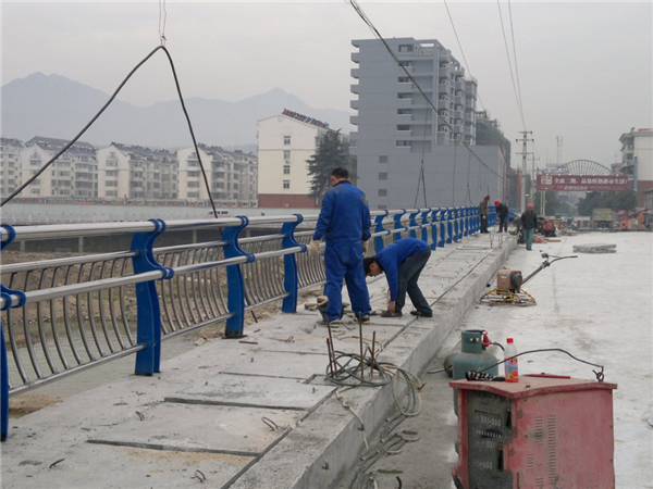 怀化不锈钢复合管护栏常见问题及解决方案